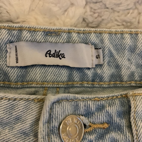 Light Wash Adika Davis Jeans - Picture 5 of 9